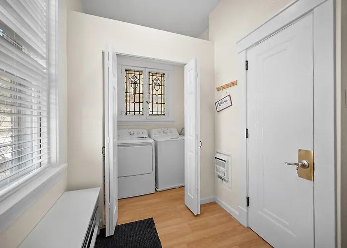 Unique Highland Park 2 Bdr Loft Sleeps 5 *