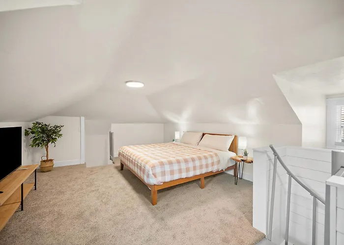 Unique Highland Park 2 Bdr Loft Sleeps 5 * Pittsburgh